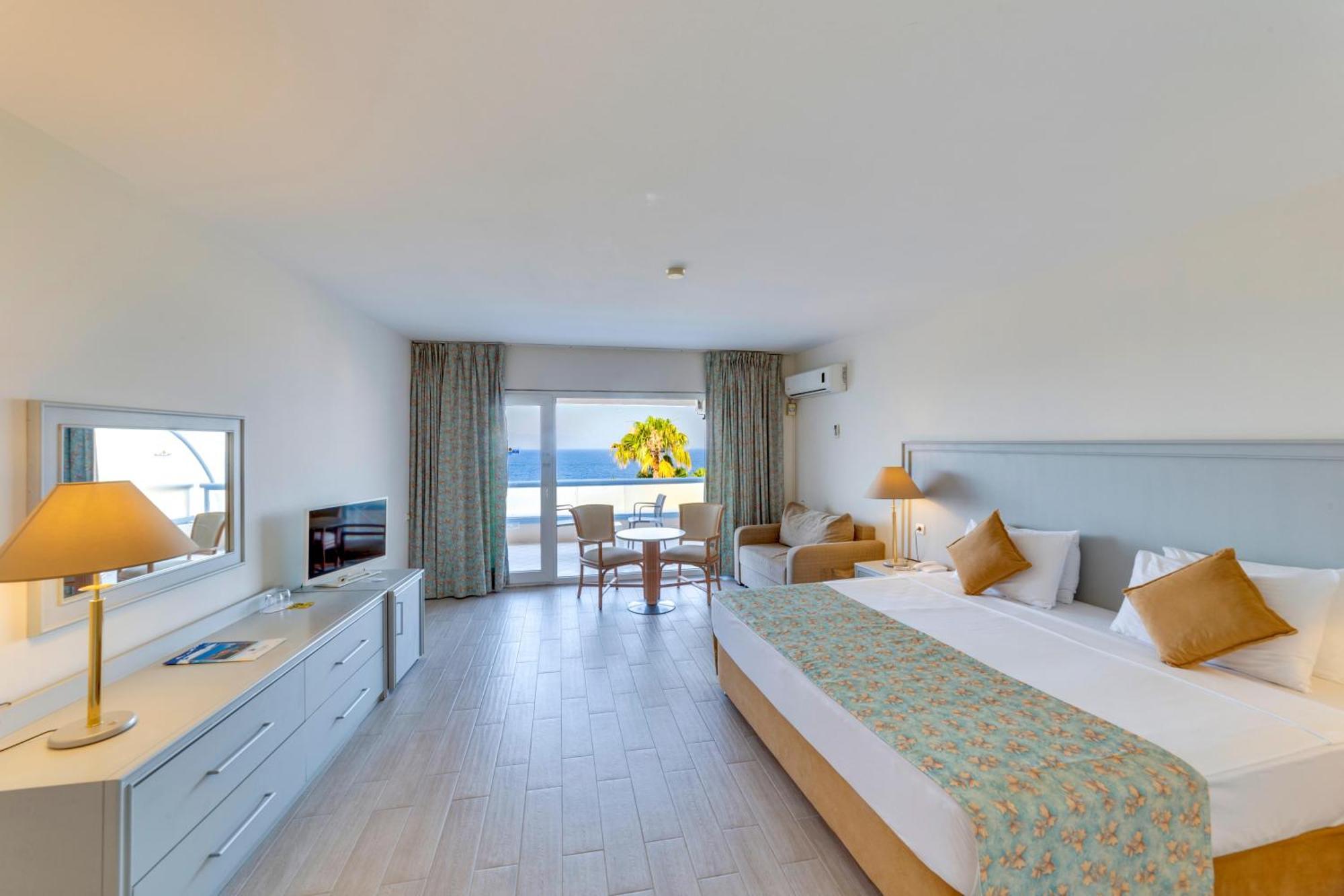 The Grand Blue Sky International 4*
